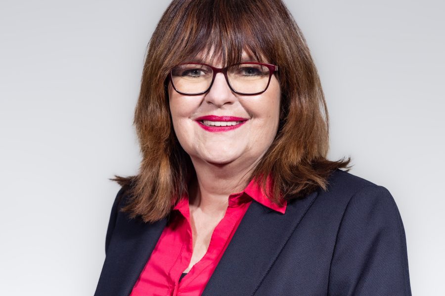 Quadratisches Porträt von Esther Kalveram